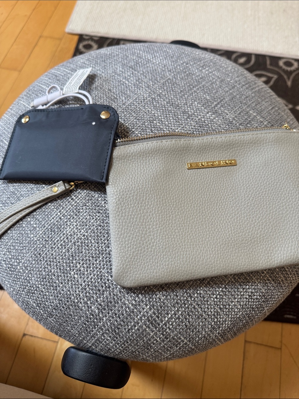 Bandolino wristlet with phone charger